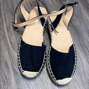 black platform sandals